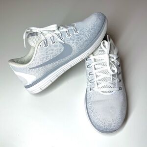 Nike Free Run Distance Athletic Shoes Sneakers Gray 827116-100 Women’s Size-9